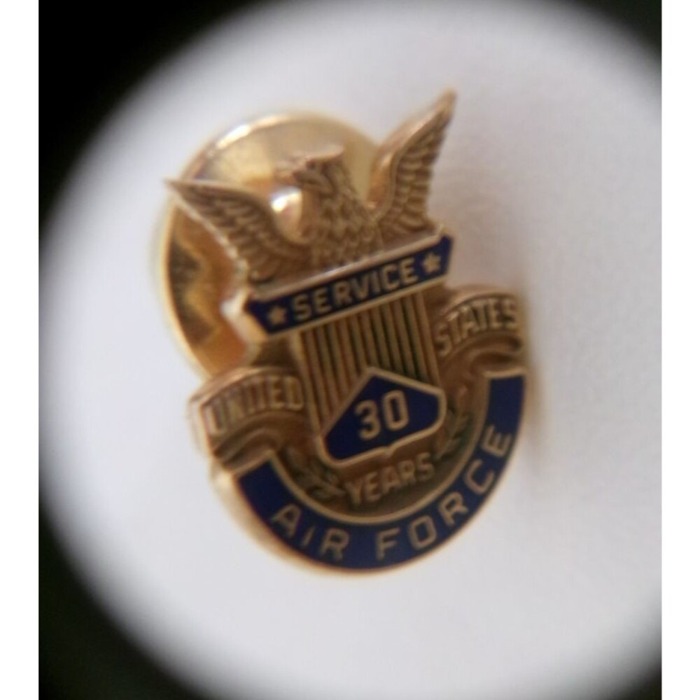 Vtg 10K Gold US Air Force Blue Enamel 30 Year Service Pin Crestcraft 3.5 Grams